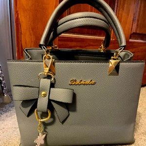 Grey purse, only used twice. Practically brand new and perfect condition.